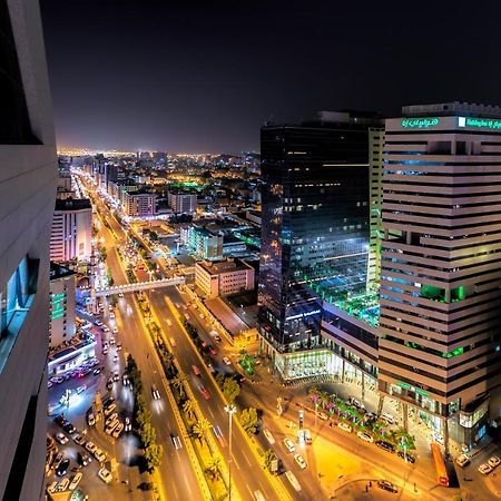 Holiday Suites Al Aziziah La Meca Exterior foto The city of Karachi at night.