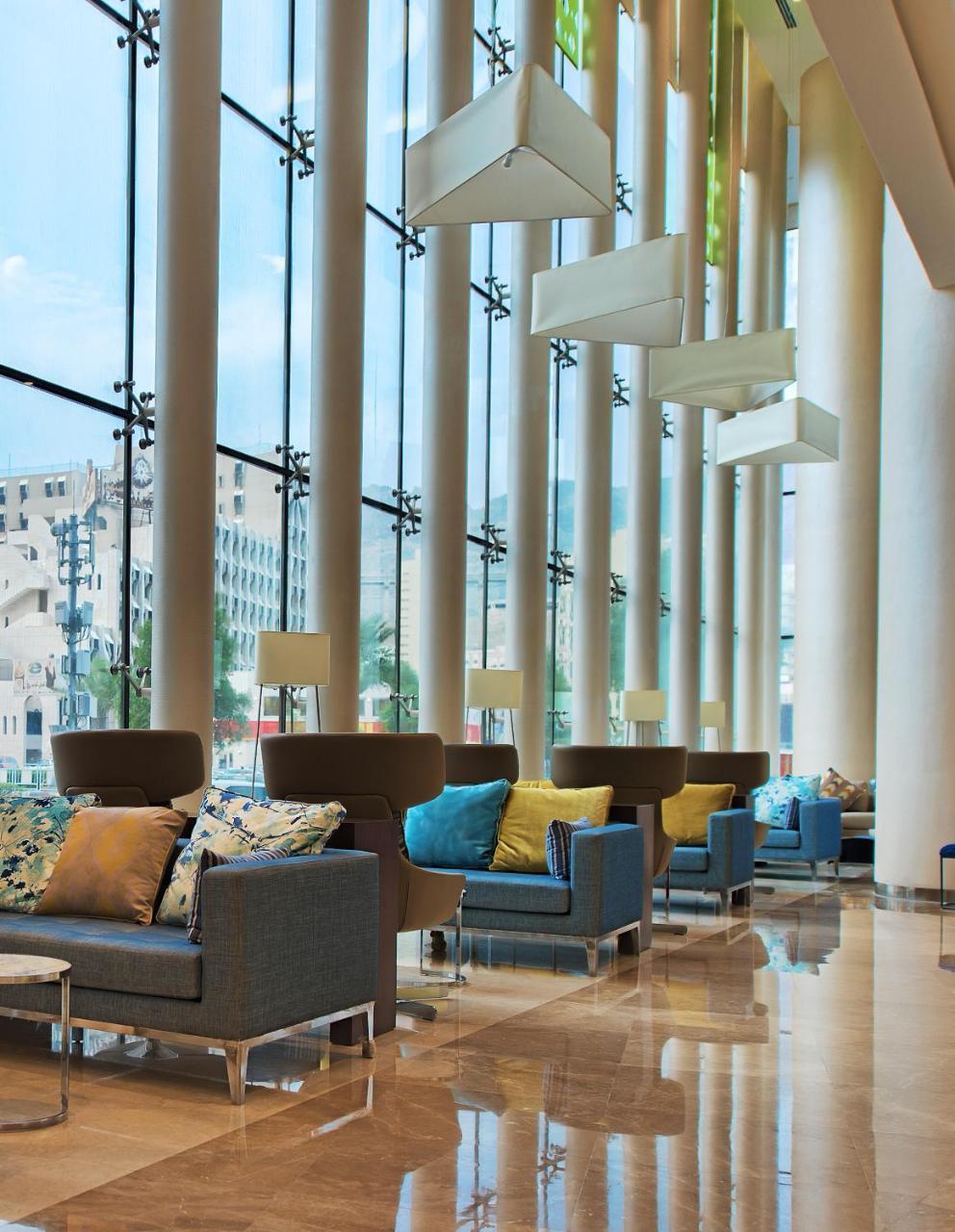 Holiday Suites Al Aziziah La Meca Exterior foto The hotel lobby