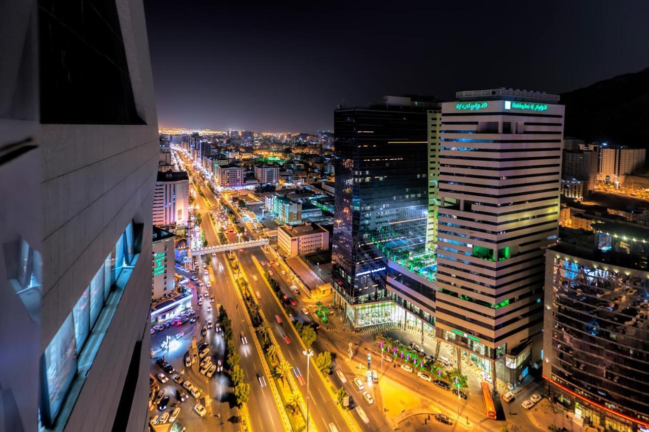 Holiday Suites Al Aziziah La Meca Exterior foto The city of Karachi at night.