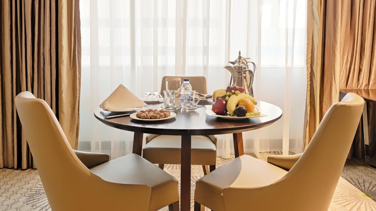 Holiday Suites Al Aziziah La Meca Exterior foto Breakfast at the hotel