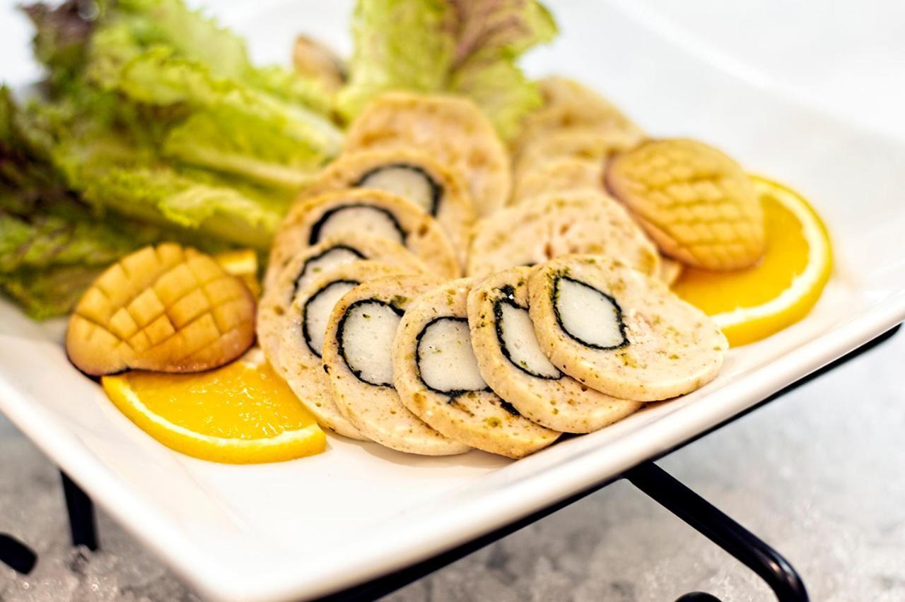 Holiday Suites Al Aziziah La Meca Exterior foto A plate of baked almond cookies